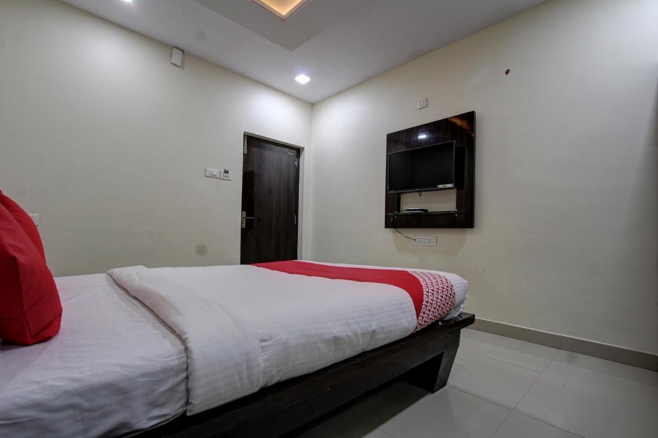 Collection O 38566 Mk Hotel And Lodge Gulbarga Buitenkant foto