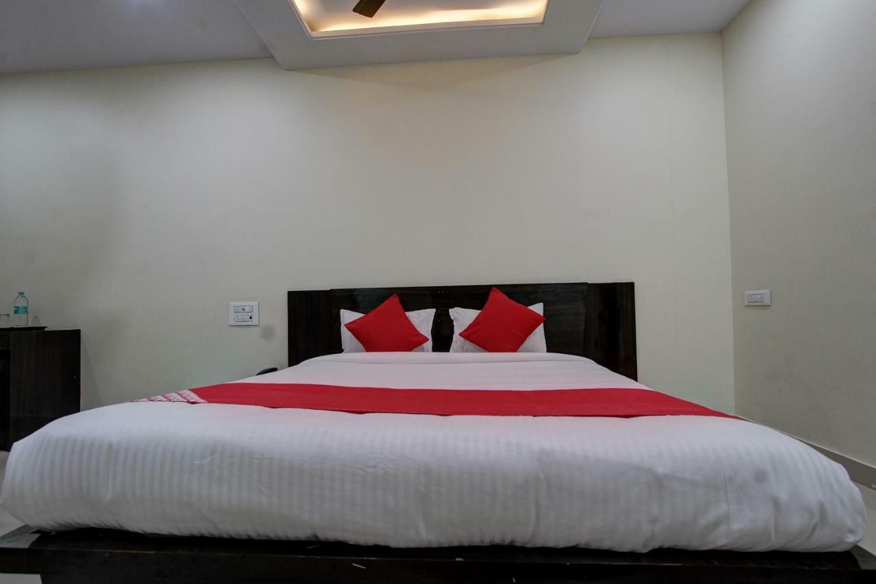 Collection O 38566 Mk Hotel And Lodge Gulbarga Buitenkant foto