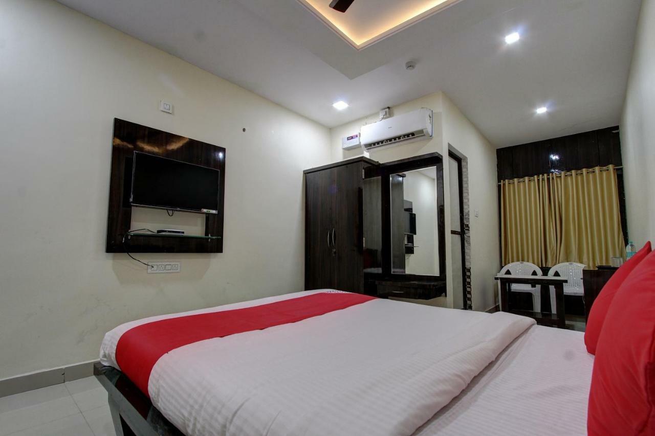 Collection O 38566 Mk Hotel And Lodge Gulbarga Buitenkant foto