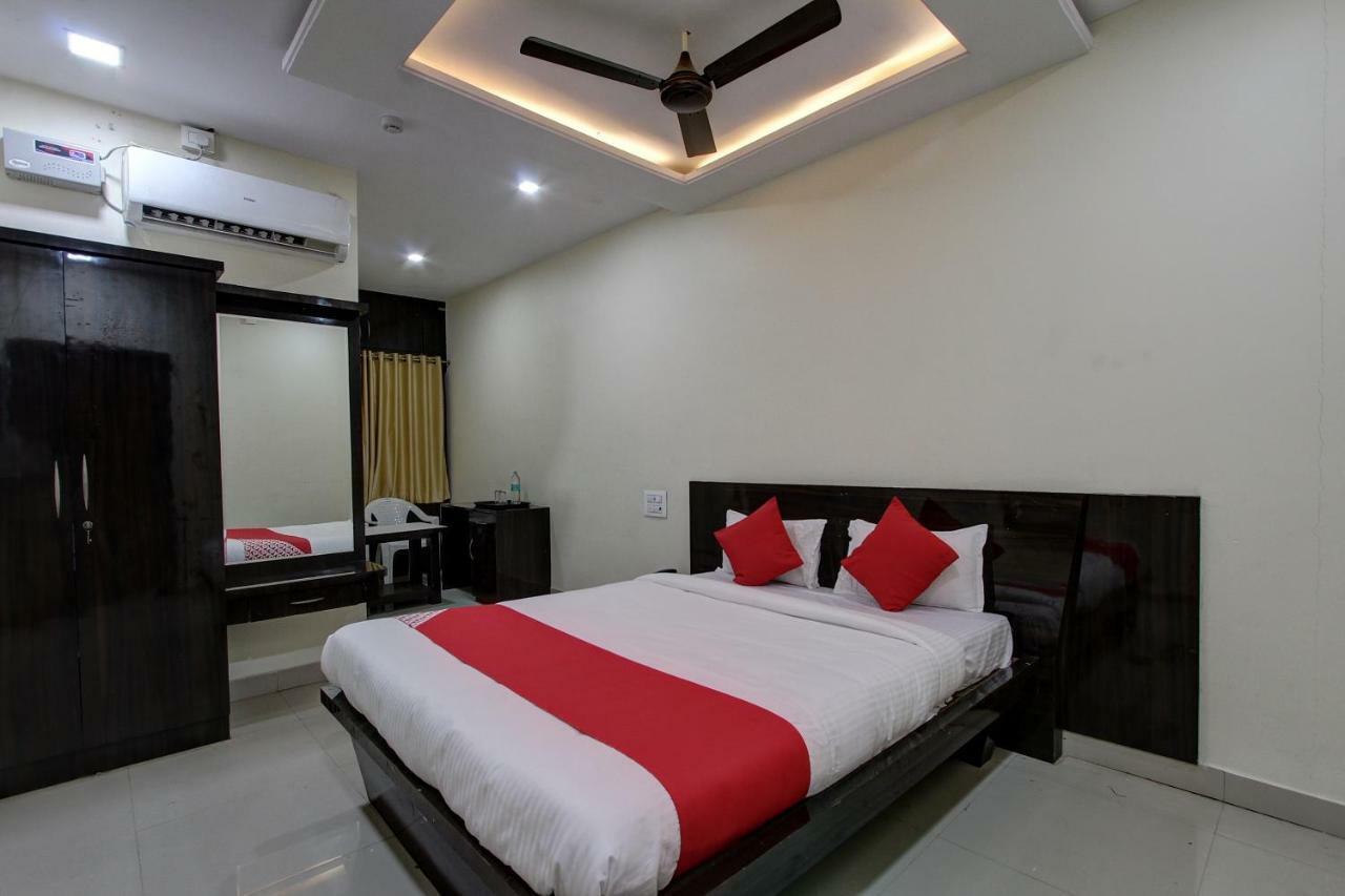 Collection O 38566 Mk Hotel And Lodge Gulbarga Buitenkant foto